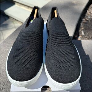 Women’ Slip-On Comfort Knit Shoes NWT size 10